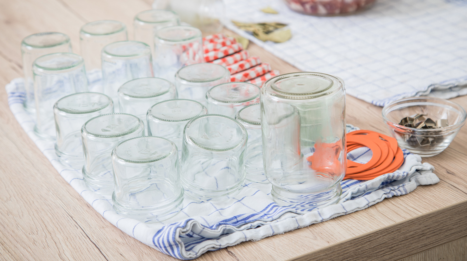 The Clever Way Bookworms Should Be Reusing Old Glass Jars Around The House