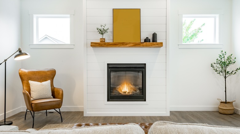 White fireplace mantel