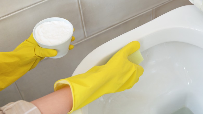 Cleaning toilet with sponge