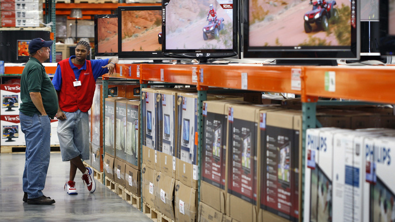 customer and associate in Costco warehouse