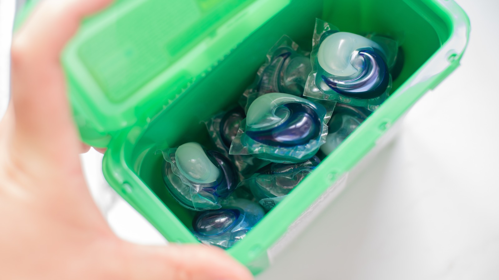 https://www.housedigest.com/img/gallery/the-dangerous-way-you-may-be-storing-your-detergent-pods-and-how-to-do-it-right/l-intro-1686253021.jpg