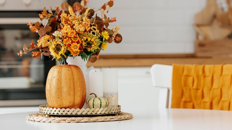 Fall floral arrangement table décor