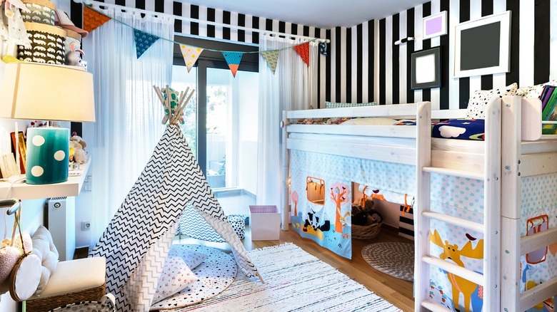 Kids' bedroom