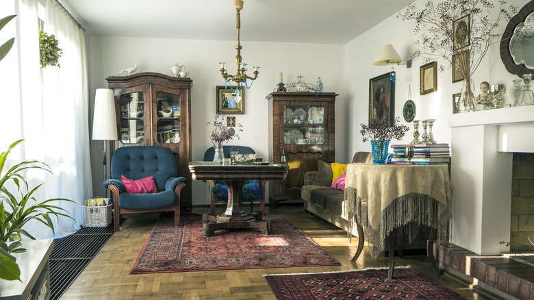 Living room with antique furniture 