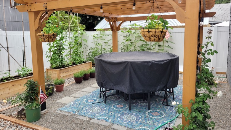 A pea gravel patio surrounded by plants