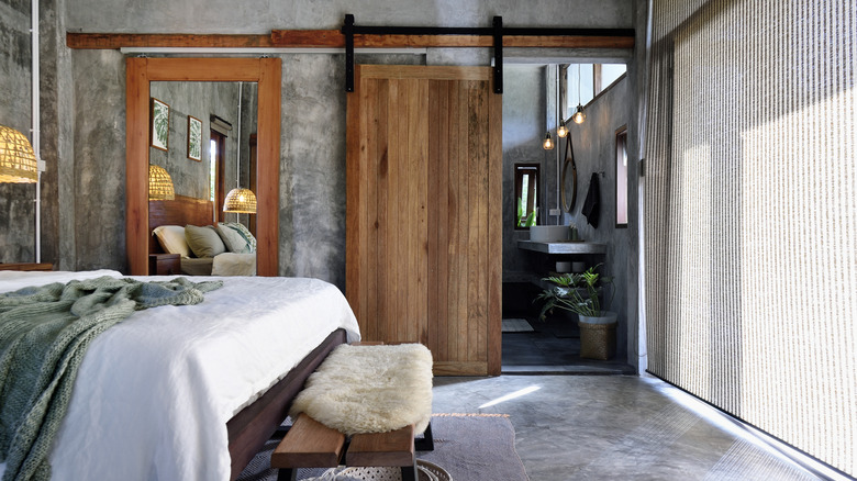 en-suite bathroom with wood barn doors