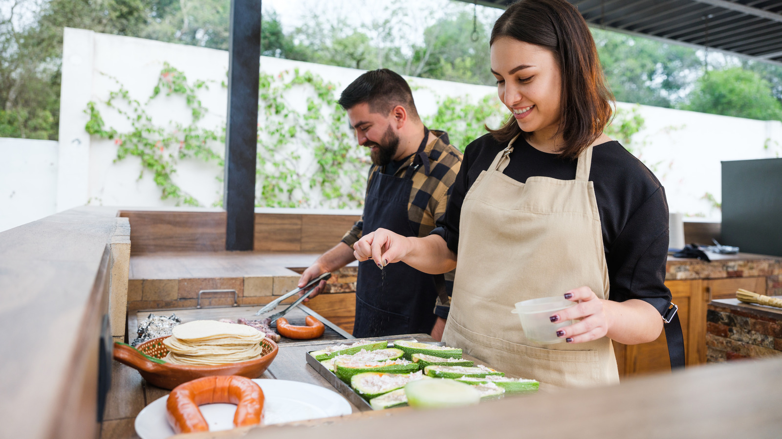 https://www.housedigest.com/img/gallery/the-diy-outdoor-kitchen-space-that-is-easier-than-you-think/l-intro-1696942736.jpg