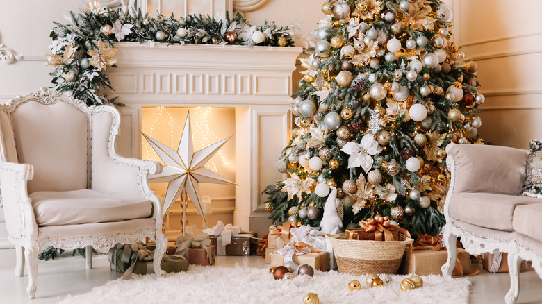 A white fireplace is decorated for Christmas