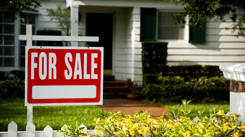 for sale sign in home yard