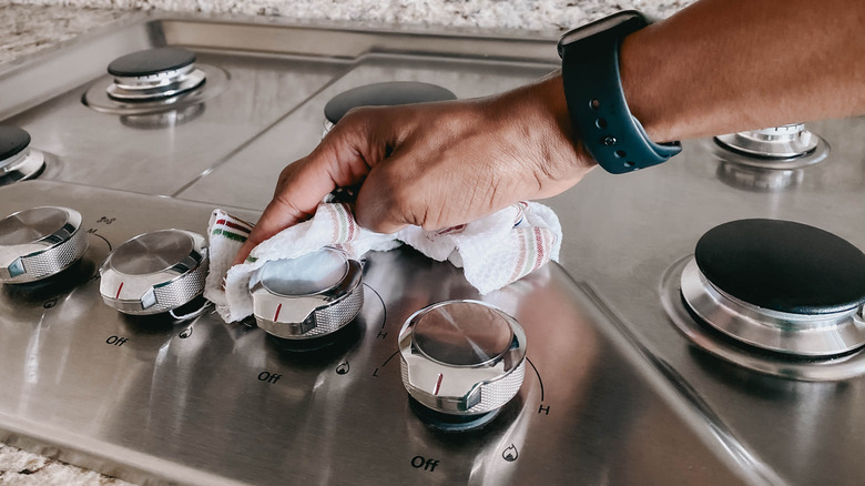 cleaning stainless steel stove