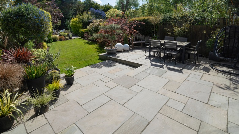 patio with garden and furniture