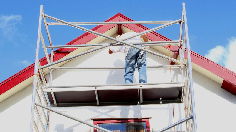 painting house exterior