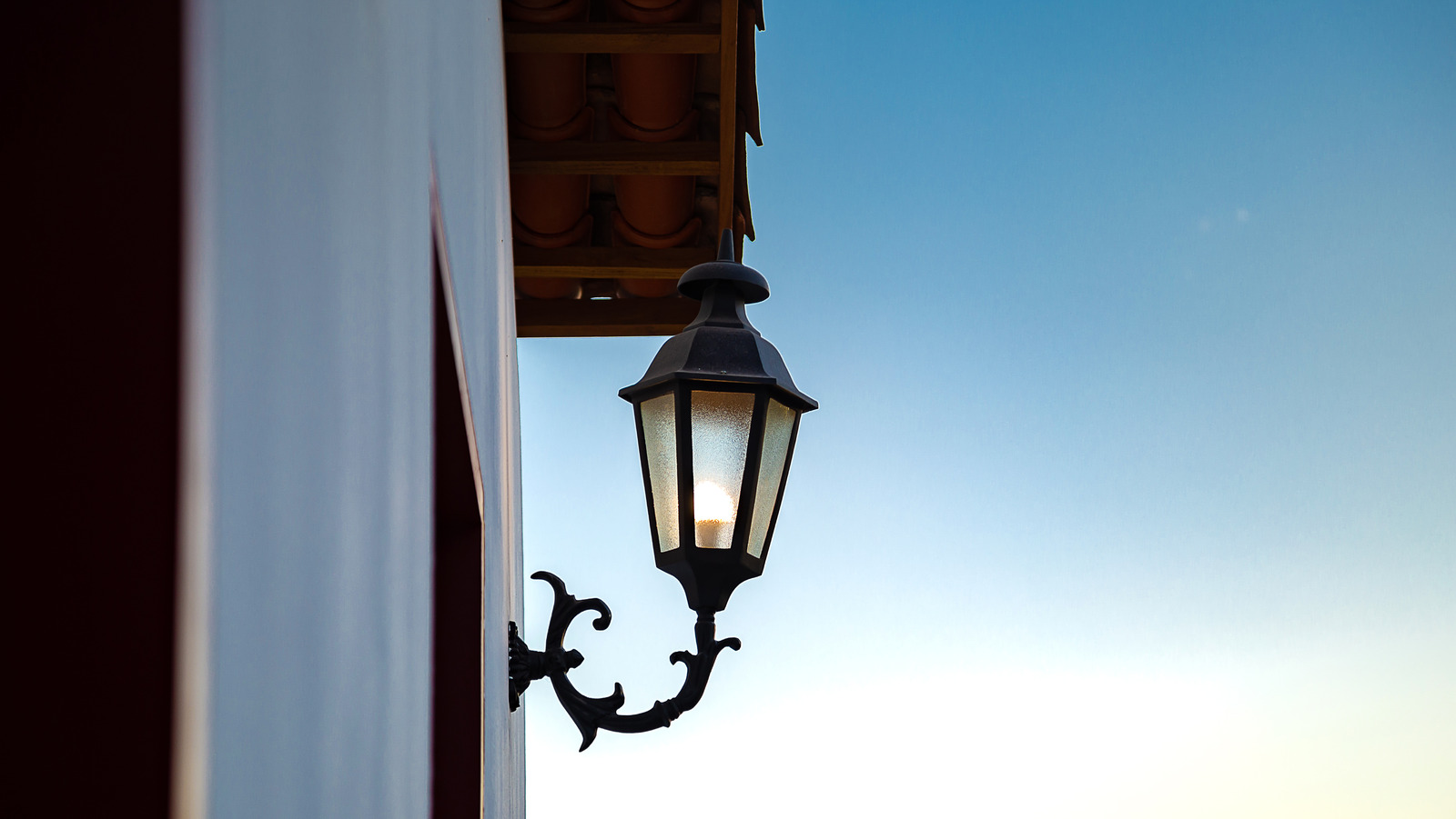 The Easiest Way To Replace Your Outdoor Light