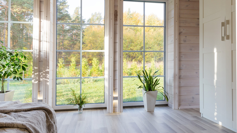 Big windows in a neutral room