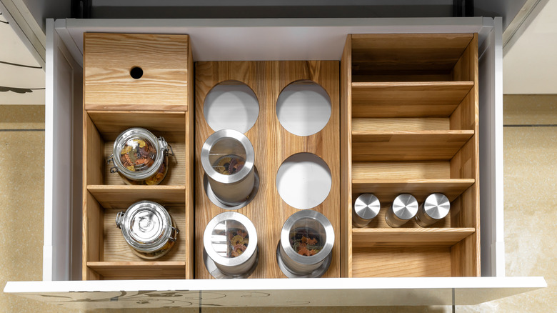 Kitchen drawer organizer