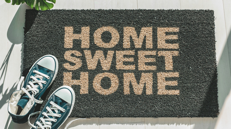 "Home sweet home" welcome mat