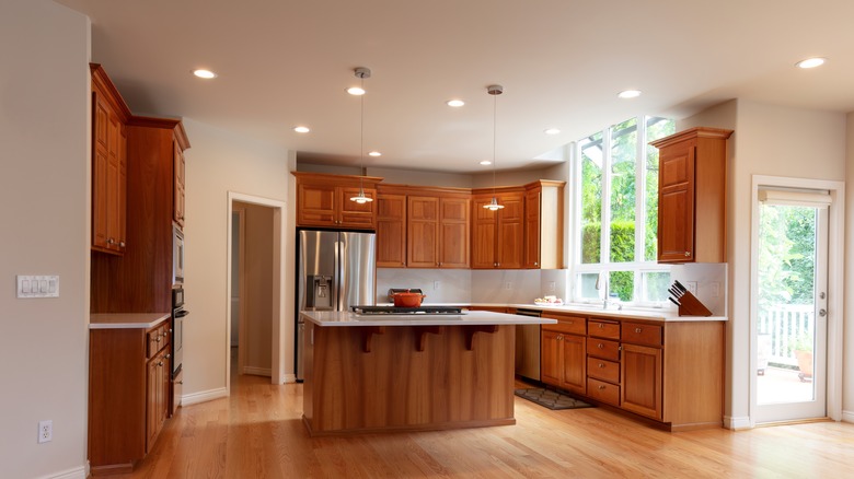 wood kitchen cabinets 