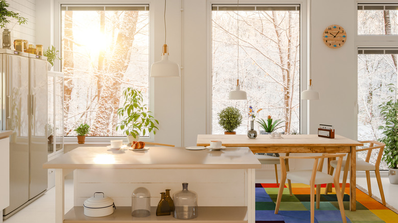 Kitchen windows in wood and neutral room