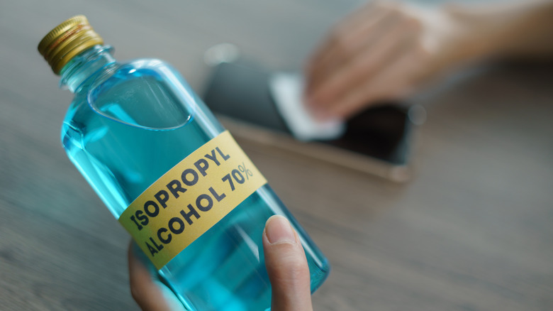 isopropyl alcohol cleaning phone