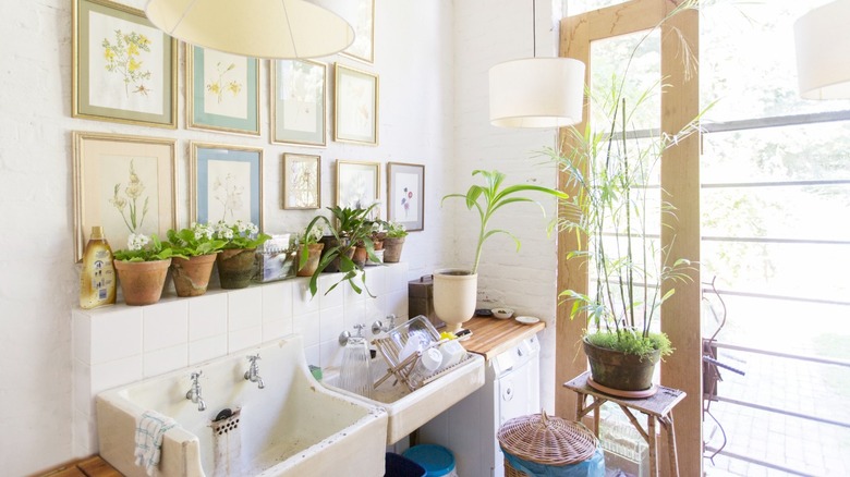 Farmhouse sink in country kitchen