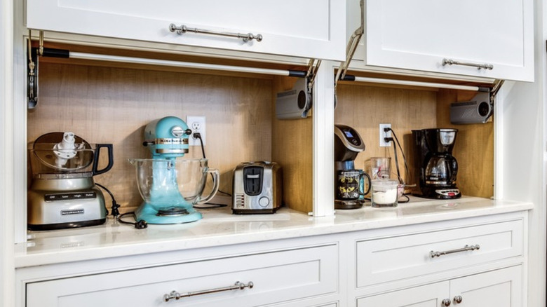 Appliances sitting on kitchen counter