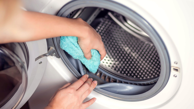 How to Clean Your Washing Machine Inside and Out