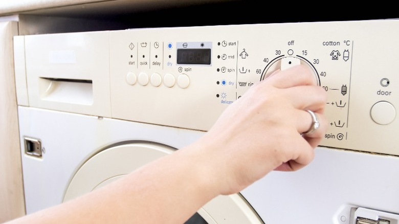 Setting washing machine temperature