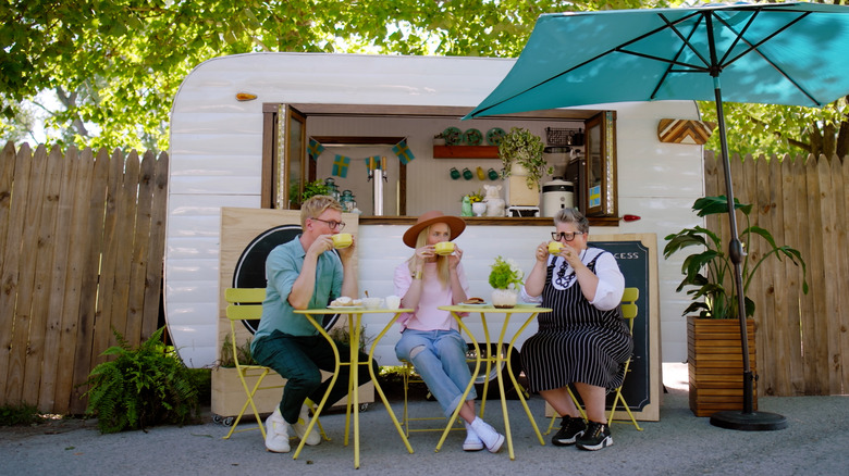 Katarina Blom, Ella Engström, and Johan Svenson drinking coffee