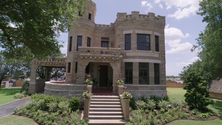 Exterior of Waco castle