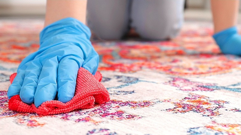 Cleaning carpet stains