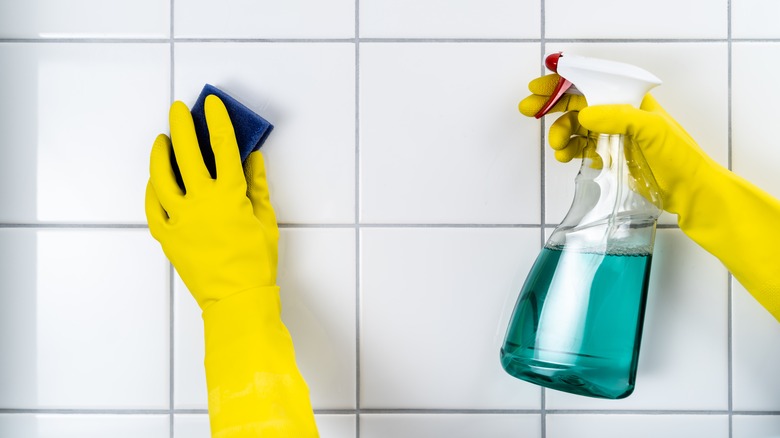 Cleaning tile grout