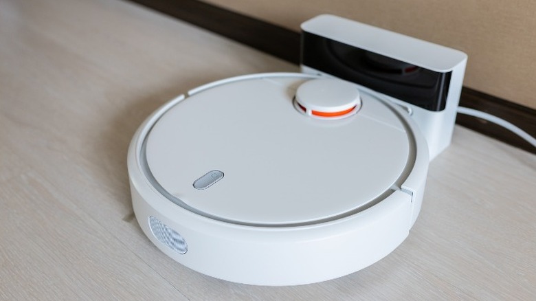 robot vacuum docking station