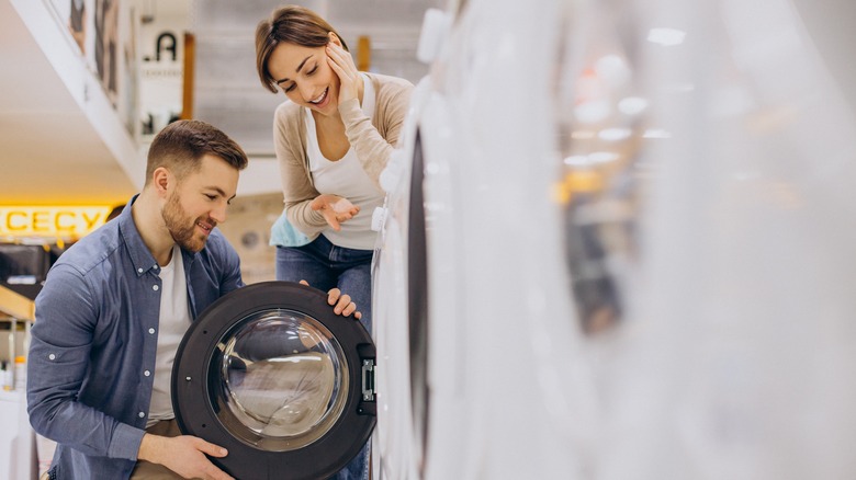 couple shopping for washer