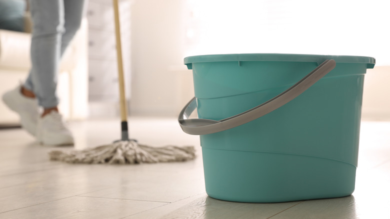 floor cleaning bucket