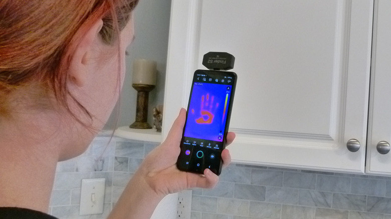 Using a Finder S2 to examine a hand-shaped warm spot left on cabinets