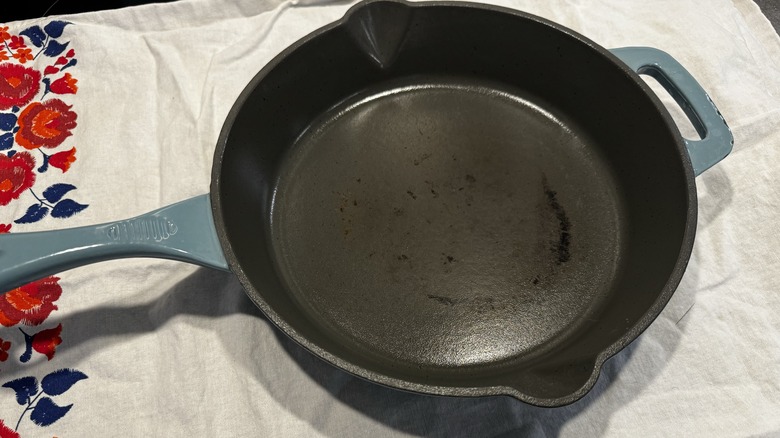 Stained enamel skillet 