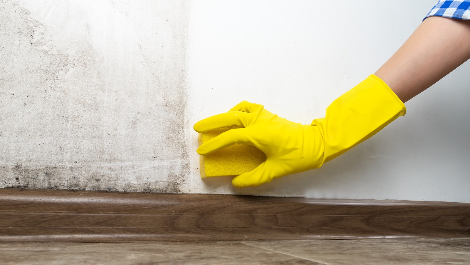 the-hydrogen-peroxide-method-that-ll-make-your-dirty-walls-look-good-as-new