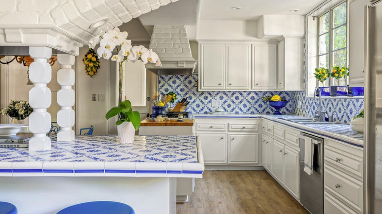 Sunny Mediterranean kitchen