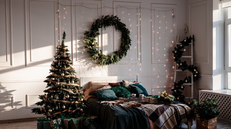 bedroom christmas decorations