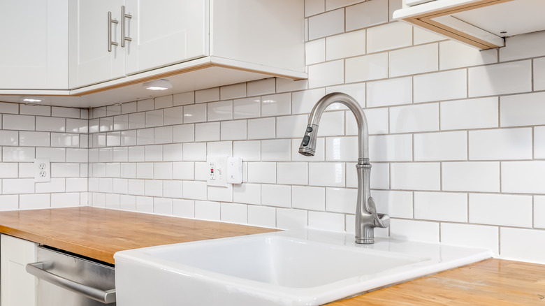 subway tile backsplash