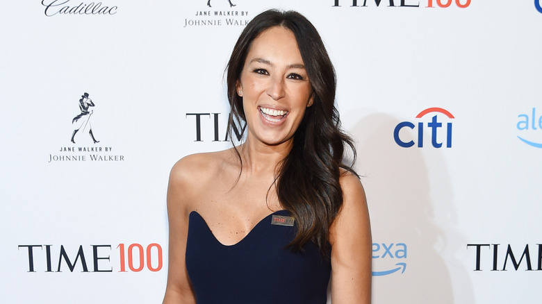 Joanna Gaines smiling on the red carpet