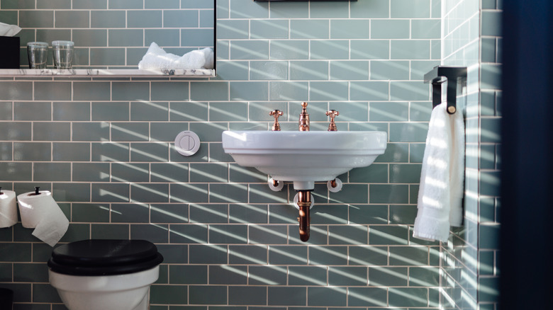 Bathroom with vibrant Fireclay Tile.