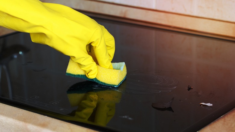 Cleaning glass stovetop