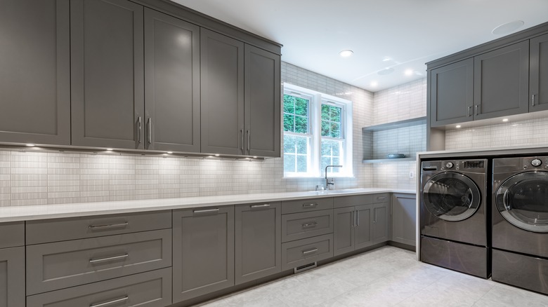 Under cabinet lighting in kitchen