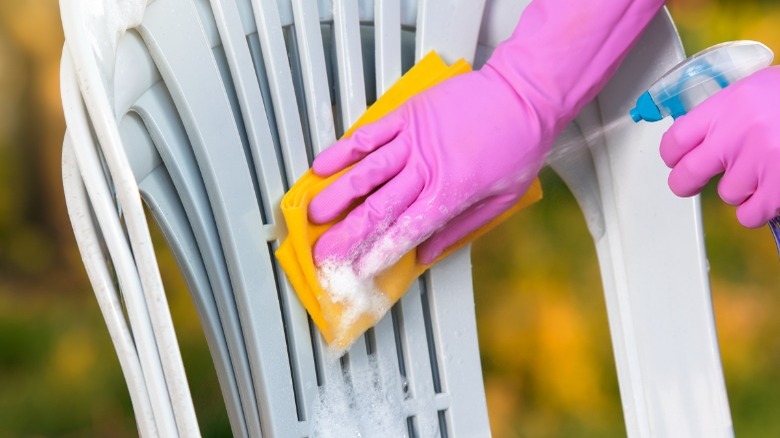 Cleaning outdoor furniture with dish soap 