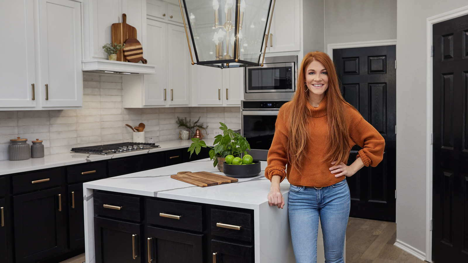 https://www.housedigest.com/img/gallery/the-kitchen-upgrade-thats-worth-splurging-on-in-your-own-home-according-to-hgtvs-jenn-todryk/l-intro-1696463309.jpg