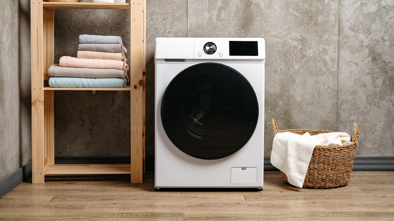 Laundry room with vinyl flooring