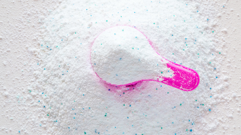 overfilled scoop of powder detergent