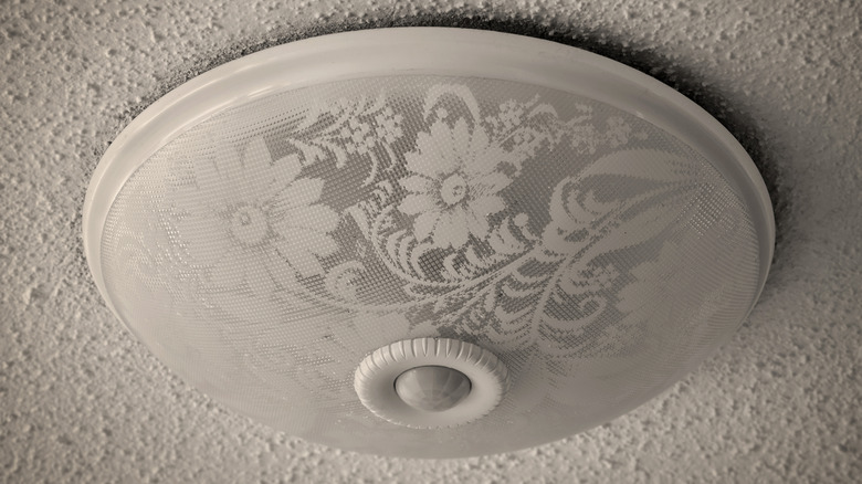 flush mount ceiling lamp
