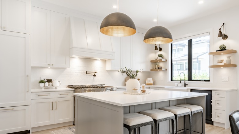 modern pendant lights in kitchen